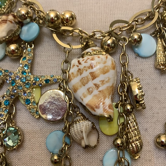 Amazing seashell necklace. A statement piece!!! TS - Picture 6 of 6